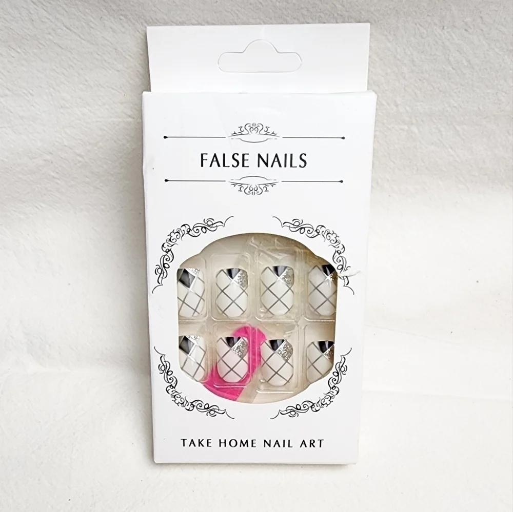 24 Pieces Fake Press On Nails